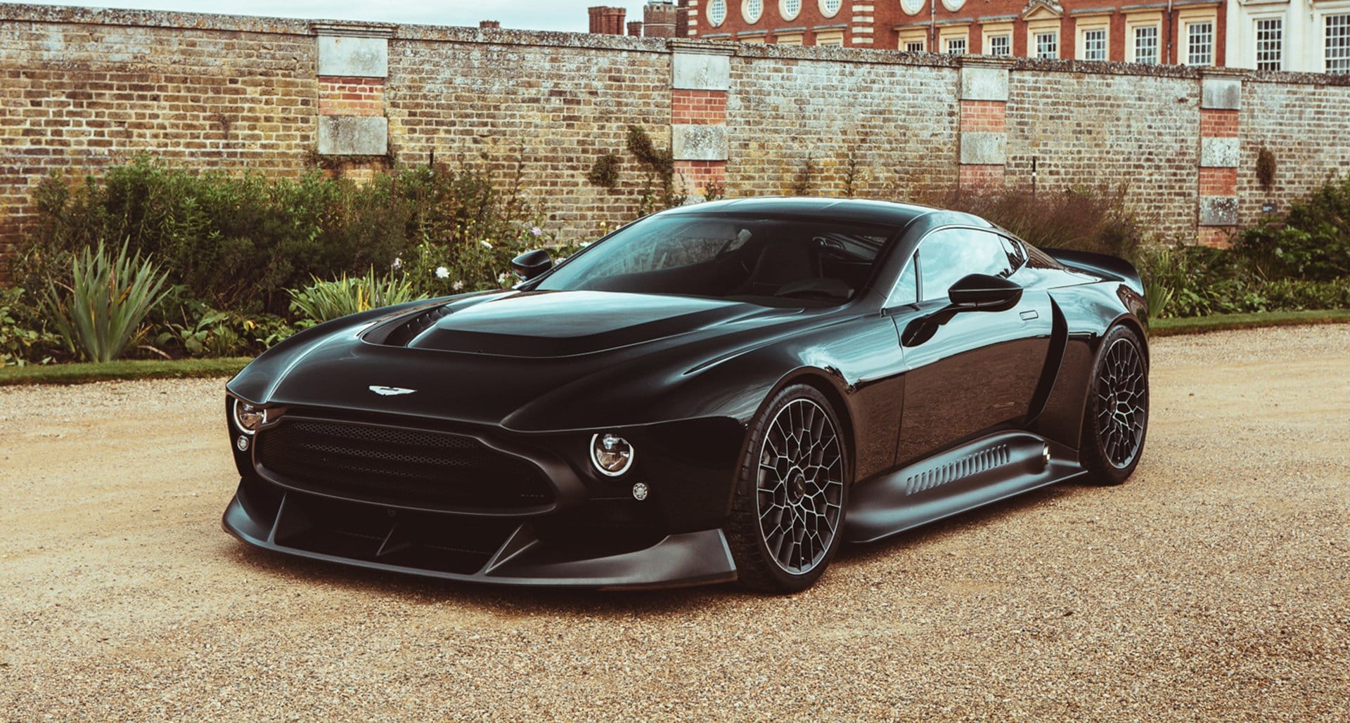 Aston Martin Victor – hội tụ những siêu phẩm