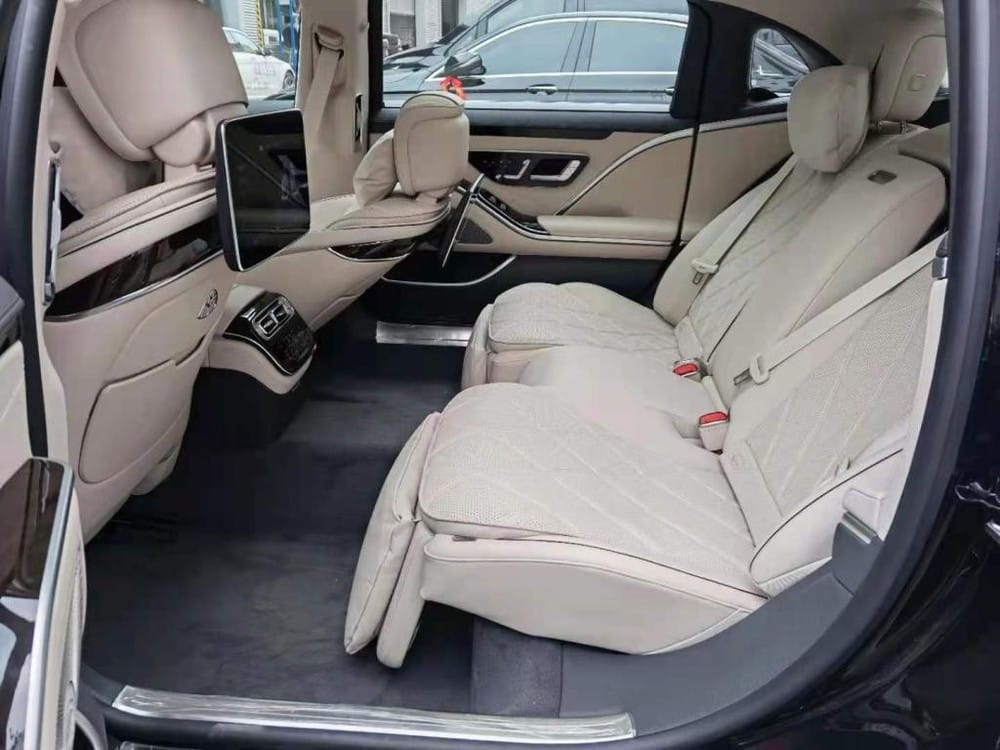 Hàng ghế sau của Mercedes-Maybach S480 2021