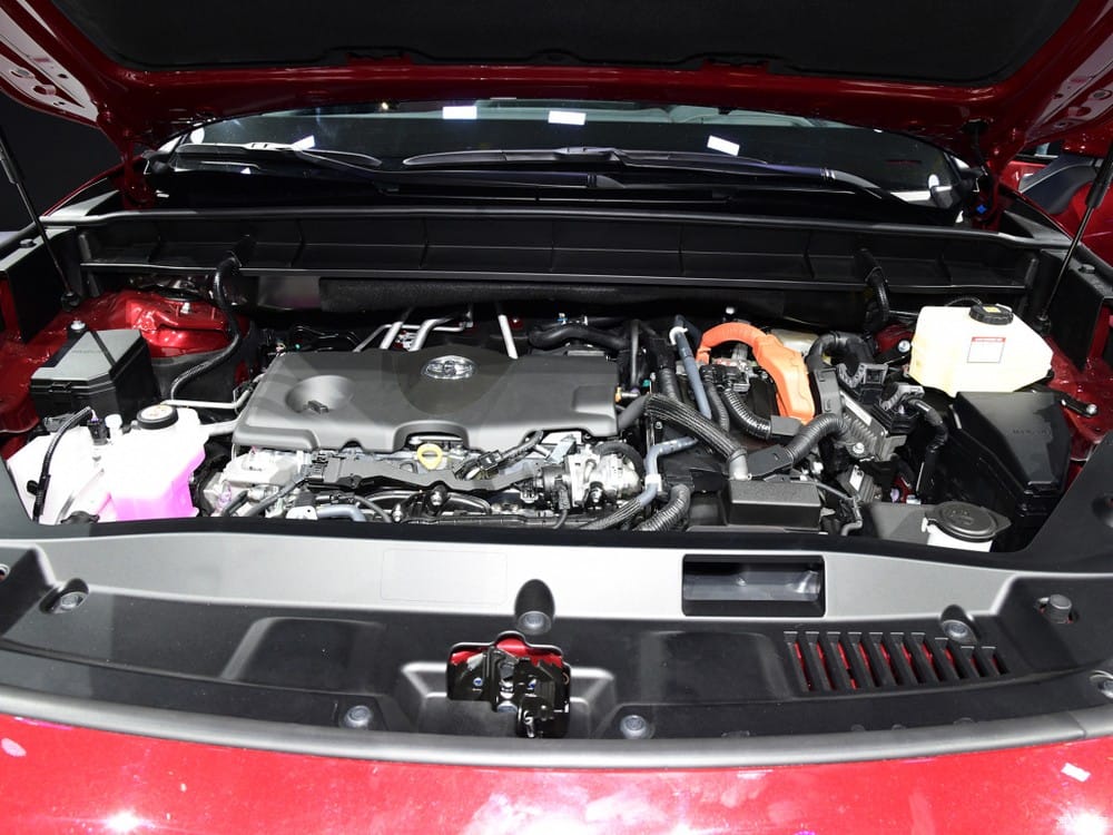 Toyota Crown Kluger dùng hệ truyền động hybrid
