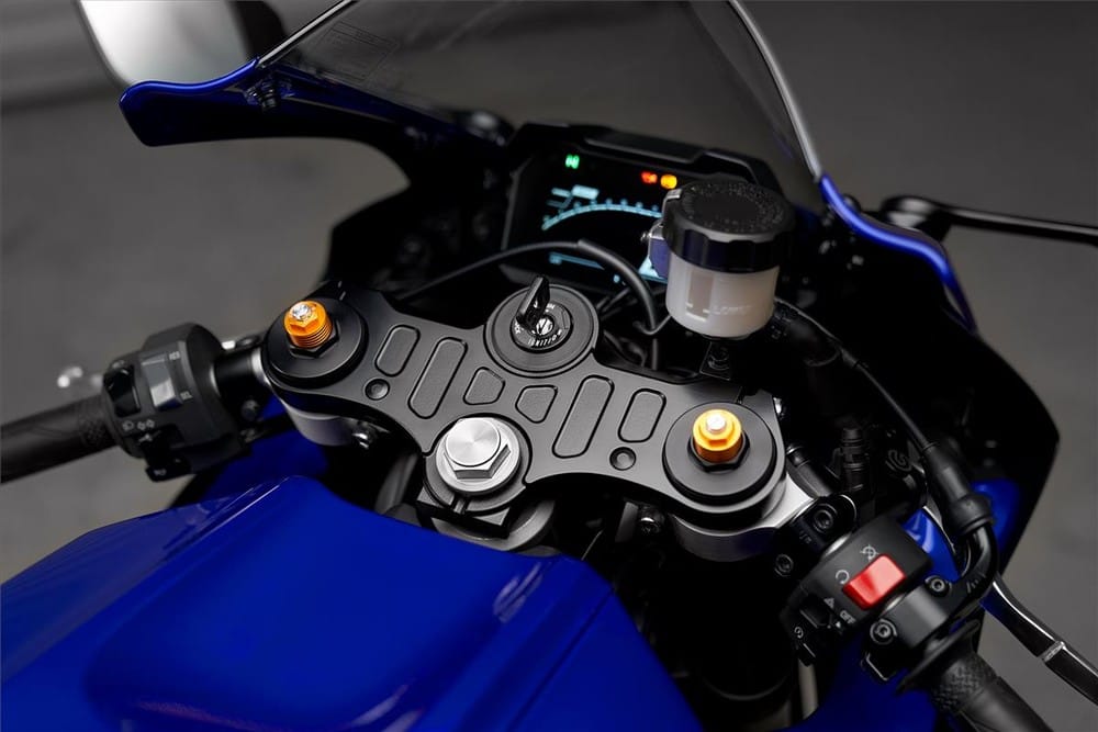 Yamaha R7 có sự chênh lệch về giá khá đều tại các thị trường Châu Âu và Mỹ