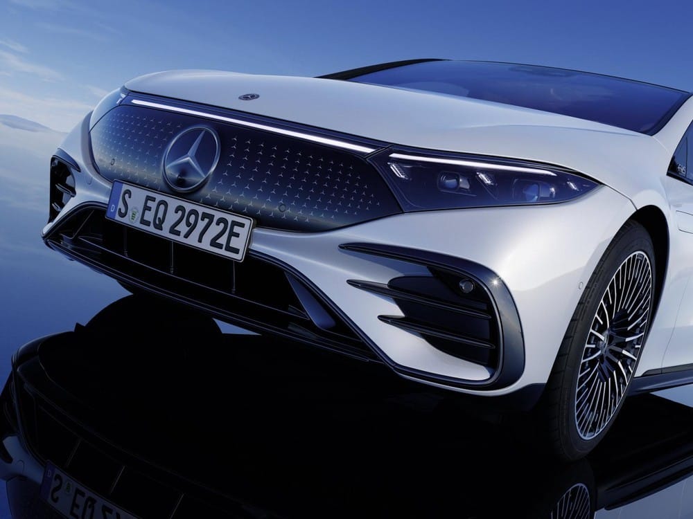 Cận cảnh thiết kế đầu xe của Mercedes-Benz EQS 2022