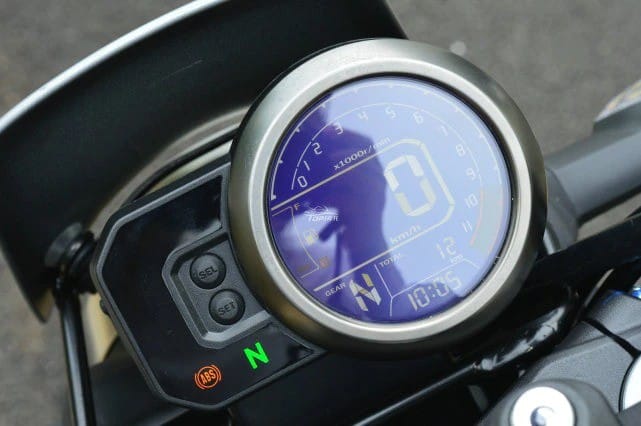 Đồng hồ LCD tròn đặc biệt trên Honda CB190TR