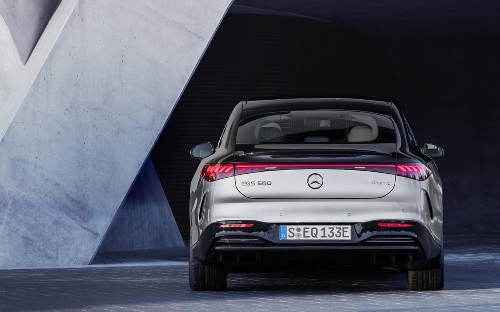 Mercedes-Benz EQS 2022 nhìn từ phía sau