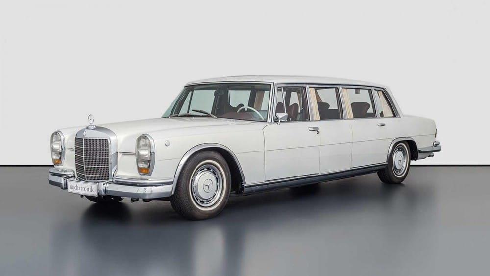 Chiếc limousine Mercedes-Benz đời 1975 quý hiếm này đang có giá bán 62.6 tỷ đồng