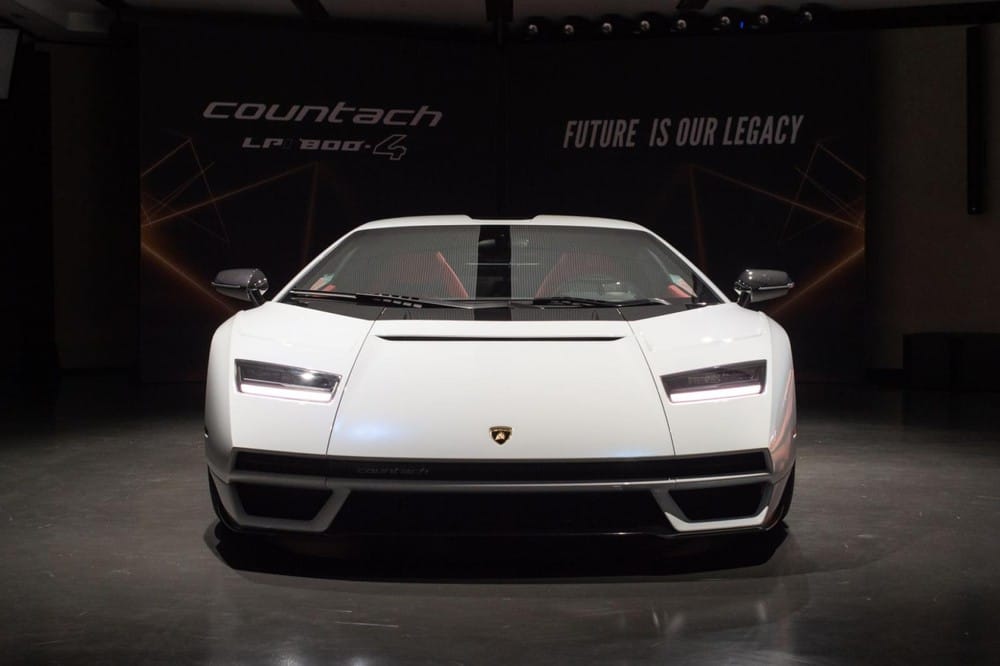 Cận cảnh thiết kế đầu xe của Lamborghini Countach LPI 800-4 2022