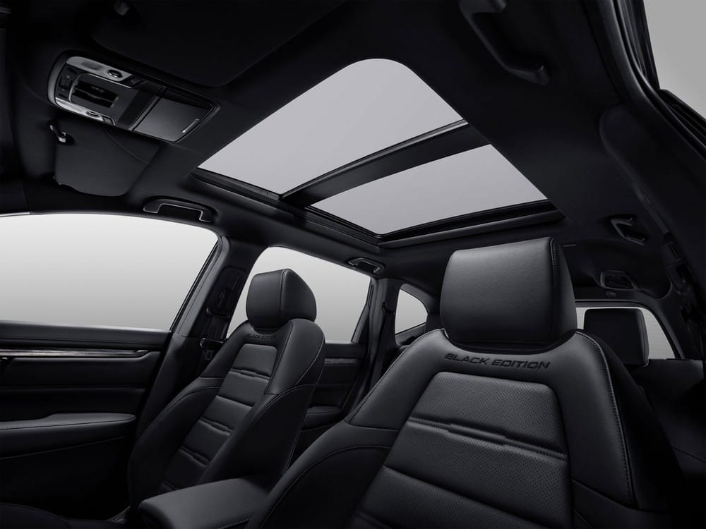 Honda CR-V Black Edition 2021 được trang bị cửa sổ trời toàn cảnh Panorama