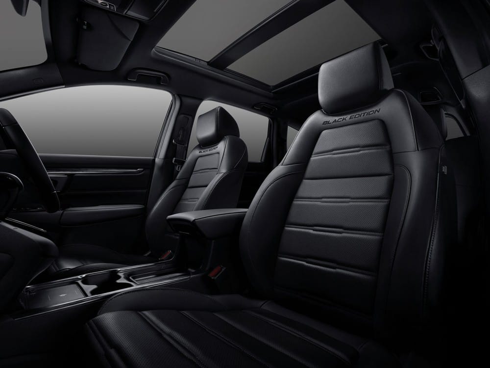 Trên ghế của Honda CR-V Black Edition 2021 có dòng chữ Black Edition