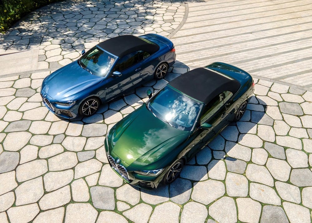 Phần mui của BMW 4-Series Convertible 2021 có thể đóng/mở trong khoảng 18 giây tại tốc độ tối đa 50 km/h.