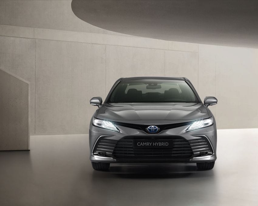 Cận cảnh thiết kế đầu xe mới của Toyota Camry 2022