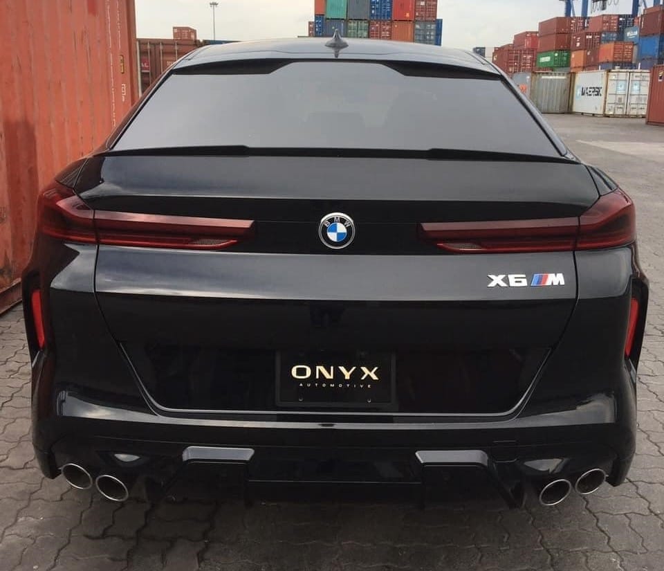 BMW X6 M 2021 chỉ xếp sau phiên bản X6 M Competition về giá bán cũng như sức mạnh