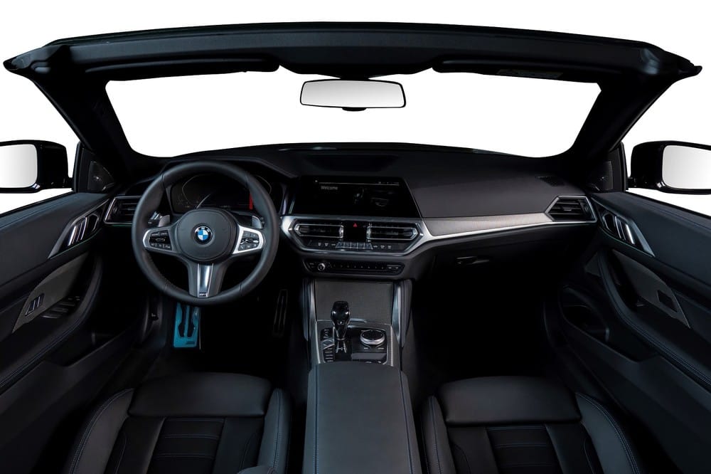 Nội thất của BMW 430i M Sport Convertible 2021.
