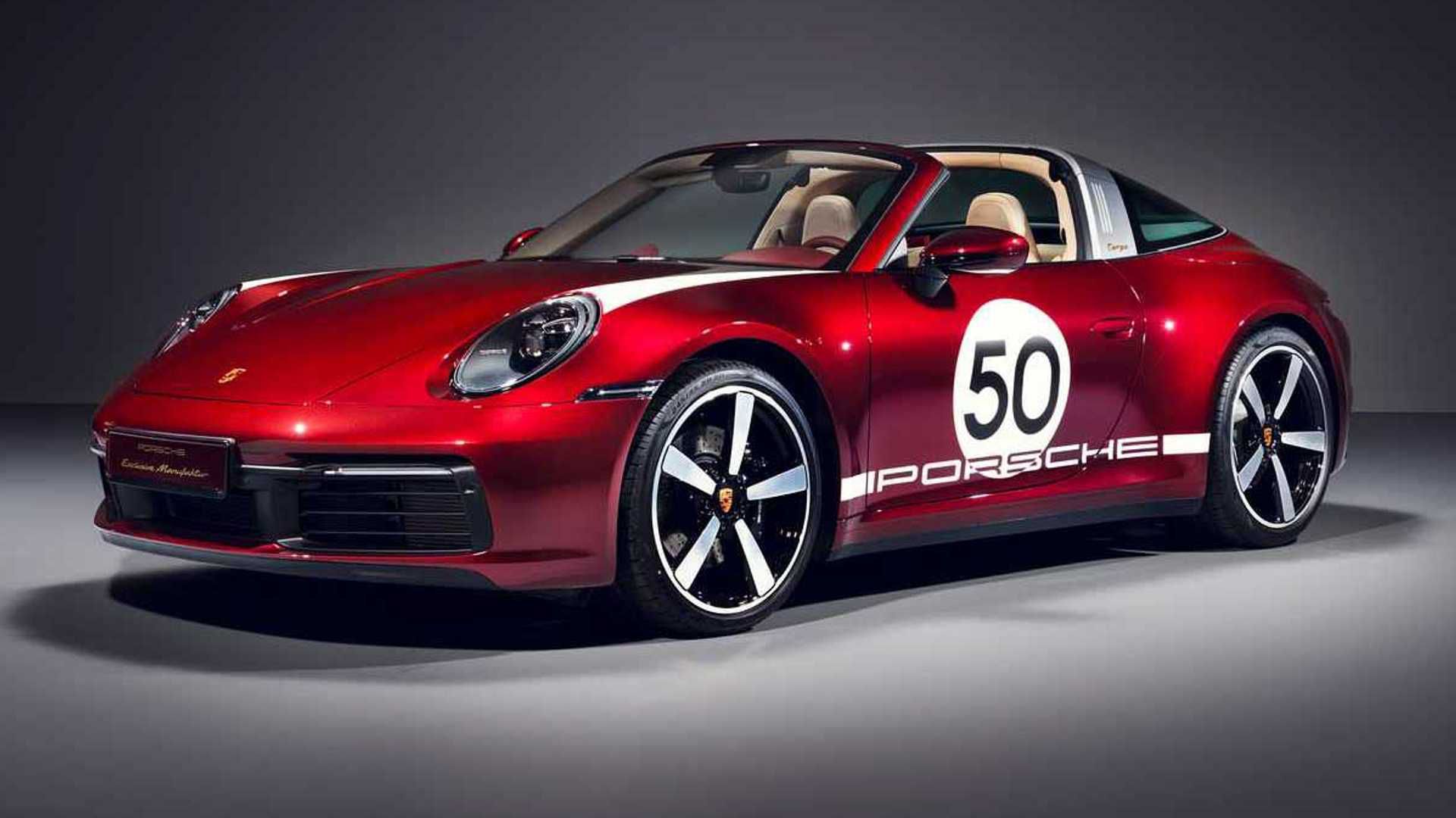 1 Trong 992 chiếc xe Porsche 911 Targa 4S Heritage Design bản giới hạn trên đường phố Hà Nội