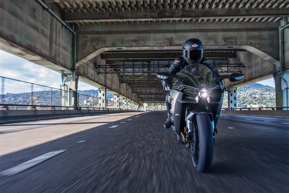 Siêu mô tô hàng hiếm Kawasaki Ninja H2 Carbon 2021 cập bến Việt Nam, chốt giá gần 1.3 tỷ đồng