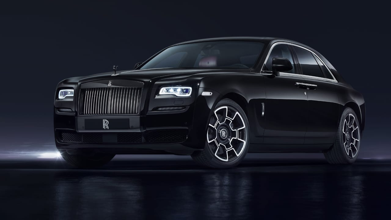 Chiêm ngưỡng “cực phẩm” Rolls-Royce Ghost Black Badge 2022 vừa trình làng