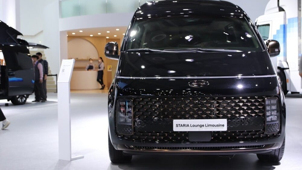 Cận cảnh thiết kế đầu xe của Hyundai Staria Lounge Limousine 2022