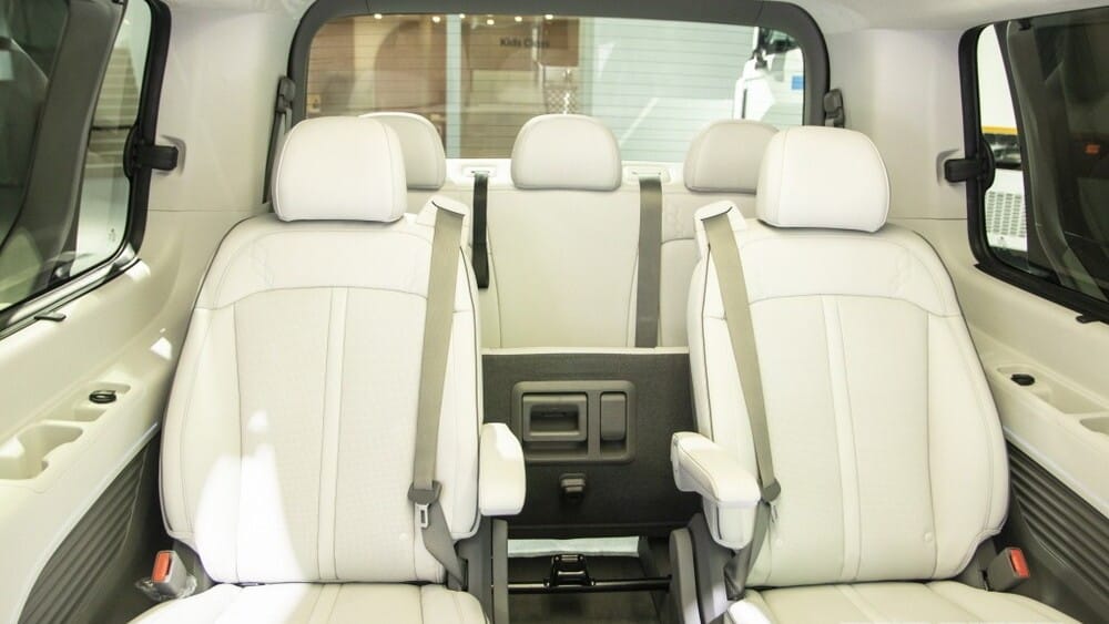 2 hàng ghế cuối của Hyundai Staria Lounge Limousine 2022