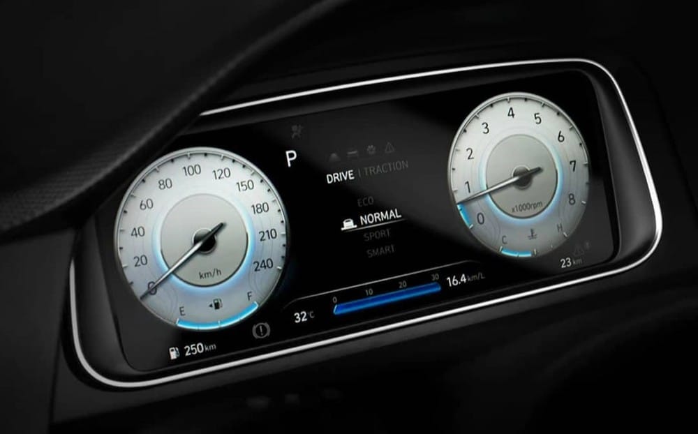 Bảng đồng hồ kỹ thuật số với màn hình LCD 10,25 inch của xe