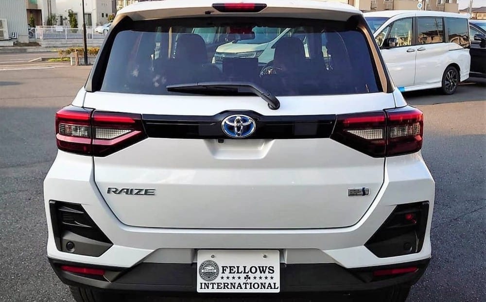Toyota Raize Hybrid 2022 nhìn từ đằng sau