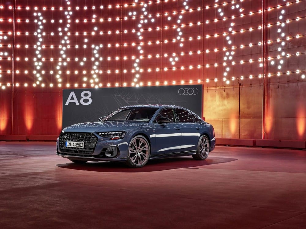 Audi A8 2022 được vén màn với thiết kế và trang bị nổi bật hơn