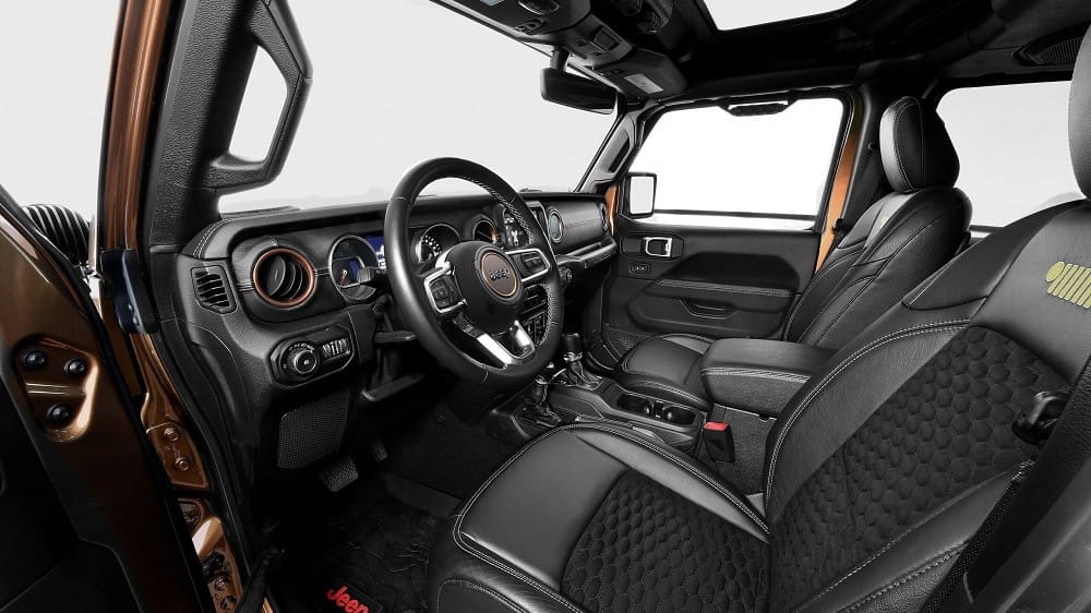 Jeep Wrangler Overlook Concept được trang bị nội thất bọc da màu đen
