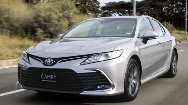 Toyota Camry 2022 ra mắt tại Philippines chỉ với duy nhất phiên bản hybrid có giá bán quy đổi khoảng 1 tỷ đồng