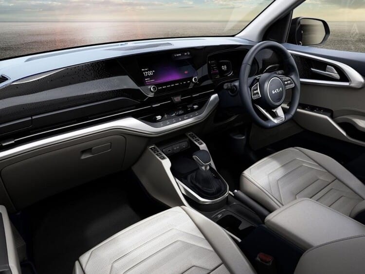 Kia Carens 2022 có màn hình trung tâm 10,25 inch...