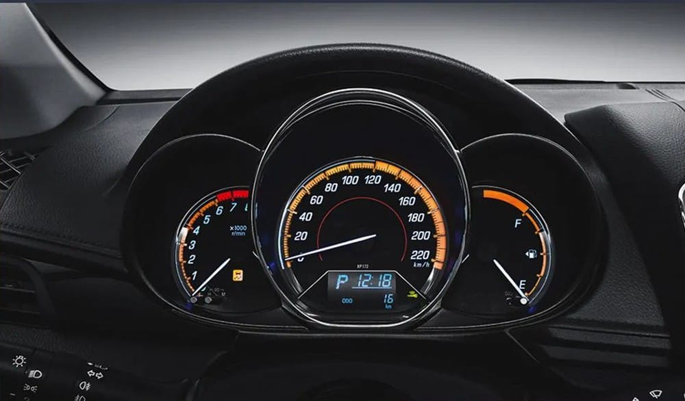 Bảng đồng hồ mới của Toyota Yaris L 2022