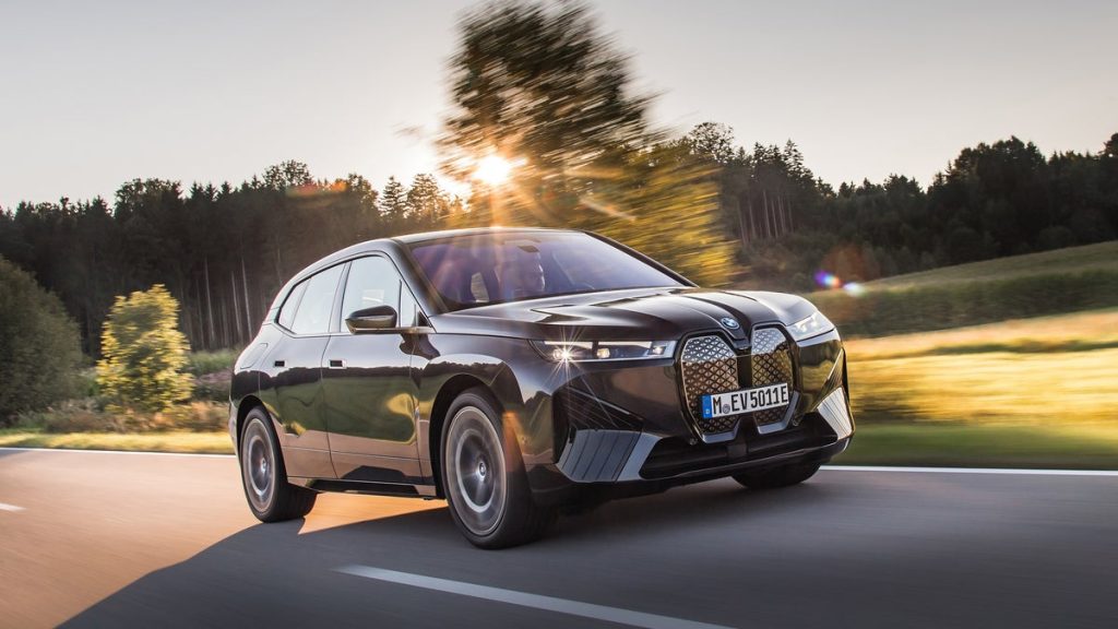 SUV điện hiệu suất cao BMW iX M60 2022 rò rỉ hình ảnh trước ngày ra mắt