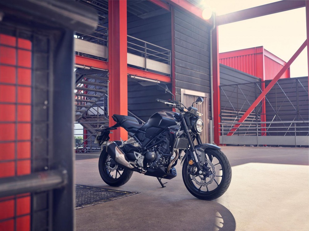 Honda CB300R 2022 ra mắt với nâng cấp ấn tượng: Phuộc USD Showa, ly hợp trượt và 4 màu sắc