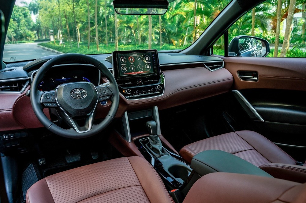 Nội thất của Toyota Corolla Cross được nhiều người dùng đánh giá là trẻ trung, hiện đại.