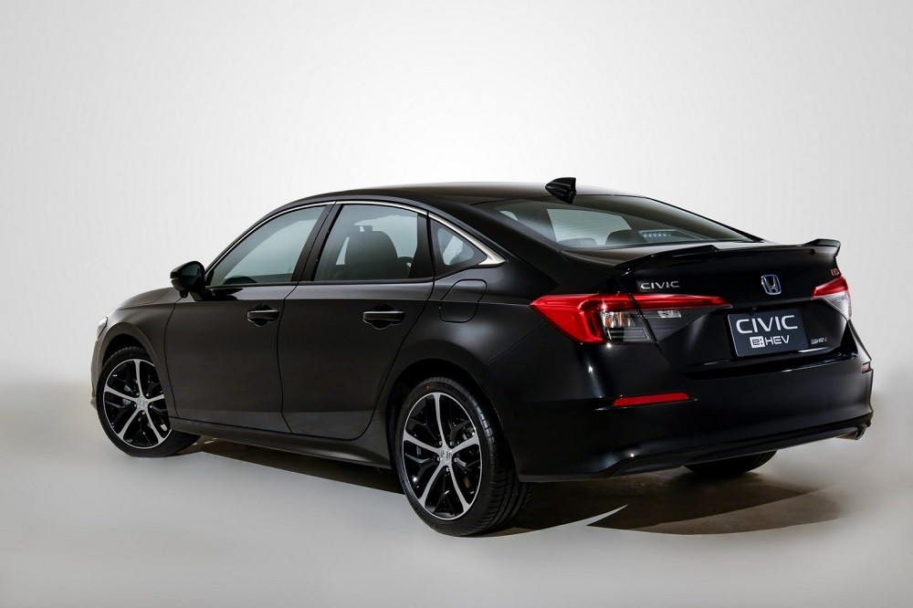 Nếu về Việt Nam, Honda Civic e:HEV 2022 sẽ đối đầu trực tiếp với Toyota Corolla Altis 2022 phiên bản hybrid