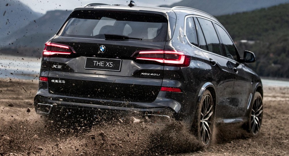 BMW X5 Li 2022 có gói phụ kiện ngoại thất M Aerodynamics thể thao