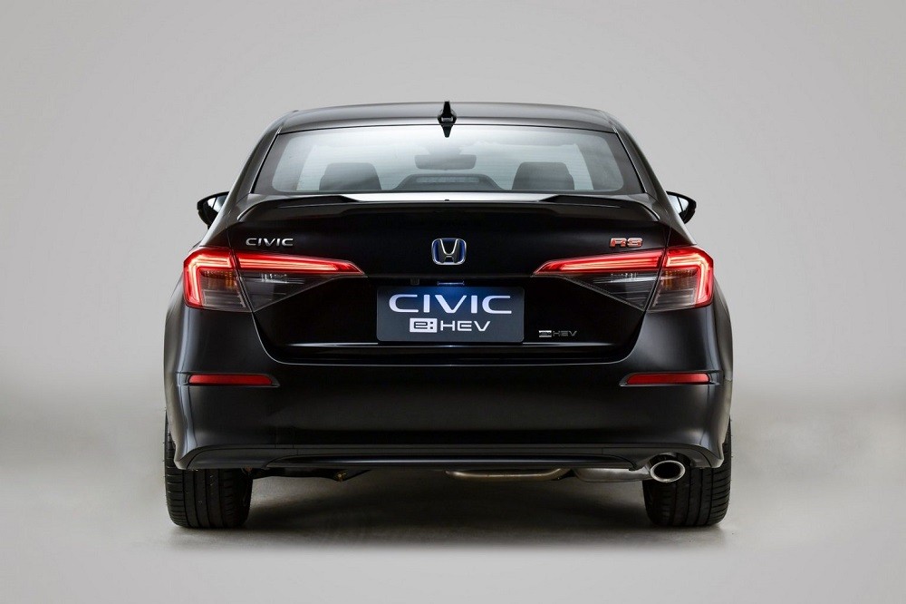 Honda Civic e:HEV 2022 chỉ có 1 ống xả thay vì 2 như phiên bản máy xăng