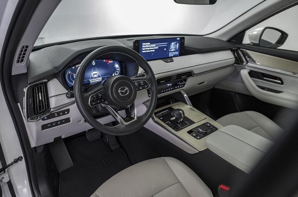 Nội thất thanh lịch và hiện đại của Mazda CX-60 2022