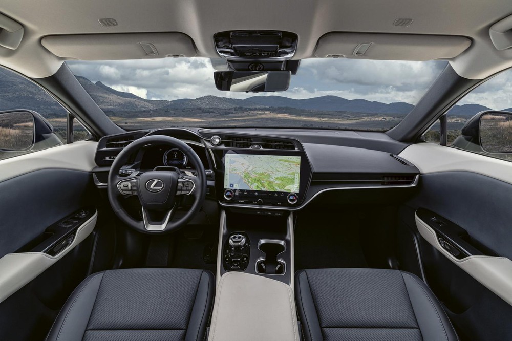 Lexus RZ 450e 2023 có thiết kế nội thất gợi liên tưởng đến NX mới