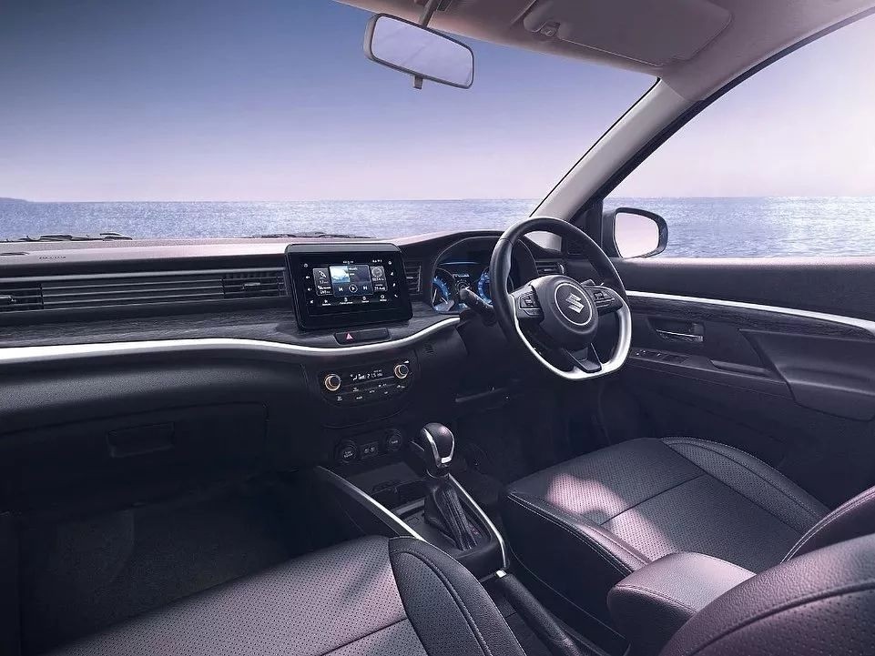 Nội thất của Suzuki XL6 2022 có thêm màn hình cảm ứng 9 inch mới