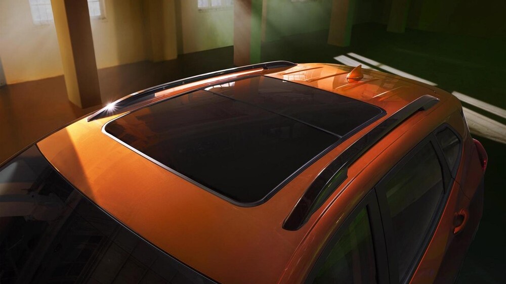 Cửa sổ trời toàn cảnh của Chevrolet Tracker RS 2022