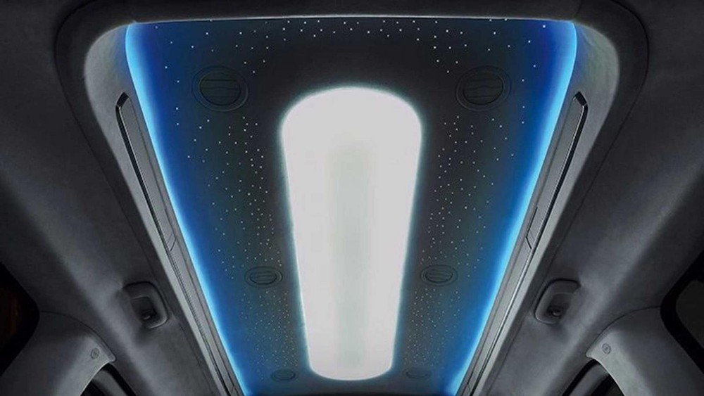 Hyundai Staria Lounge Limousine có trần xe tích hợp đèn LED theo phong cách "bầu trời sao" của xe Rolls-Royce