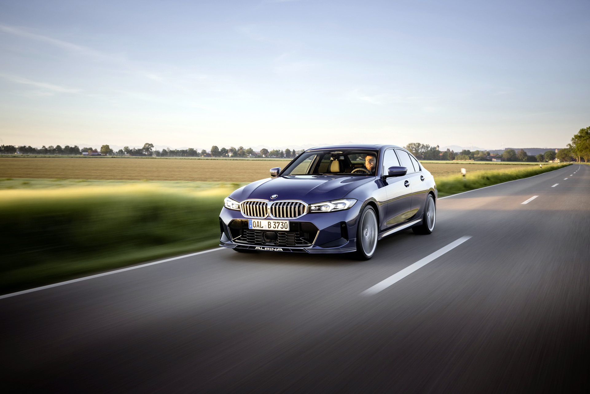 BMW Alpina B3 2023 ra mắt với động cơ mạnh mẽ hơn, 488 mã lực