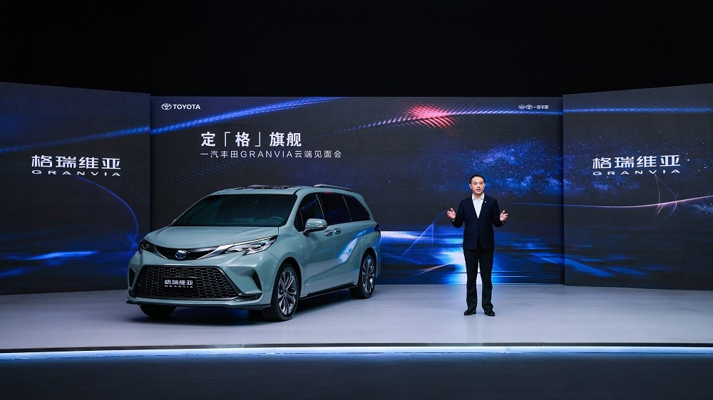 Toyota Granvia 2022 chính thức trình làng như "anh em sinh đôi" của Sienna