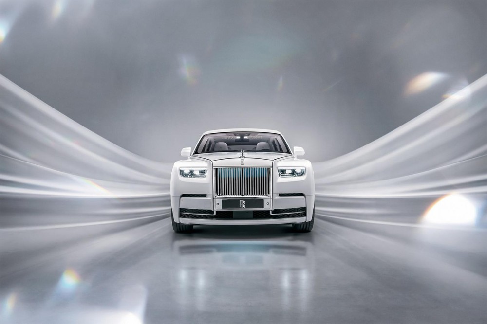 Rolls-Royce Phantom 2023 siêu sang được trang bị lưới tản nhiệt phát sáng và nhiều chí tiết xa xỉ khác