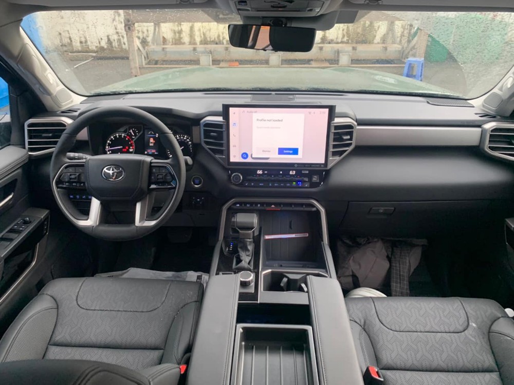 Nội thất bên trong chiếc Toyota Tundra 2022
