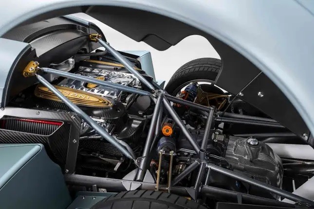 Động cơ V12 6.0L tăng áp turbo kép trên Pagani Huayra Codalunga