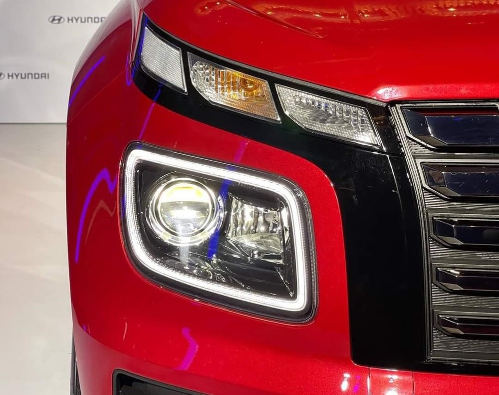 Cận cảnh hệ thống đèn 2 tầng trên đầu xe của Hyundai Venue 2022