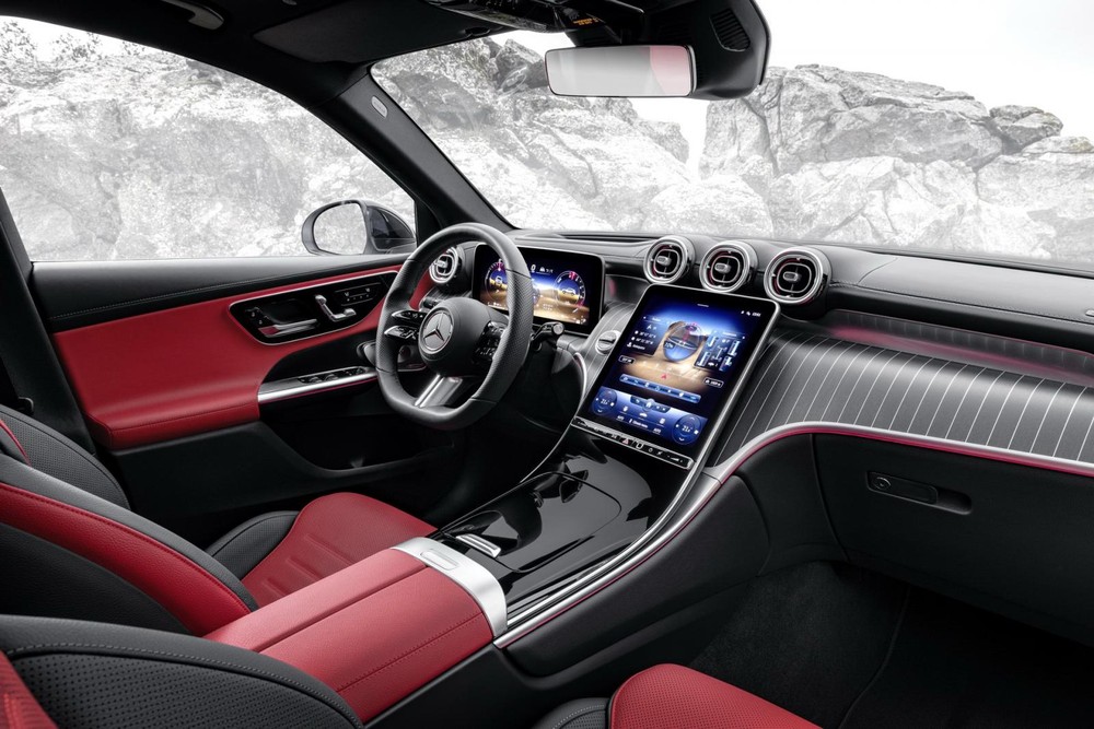 Nội thất sang trọng và công nghệ cao của Mercedes-Benz GLC 2023