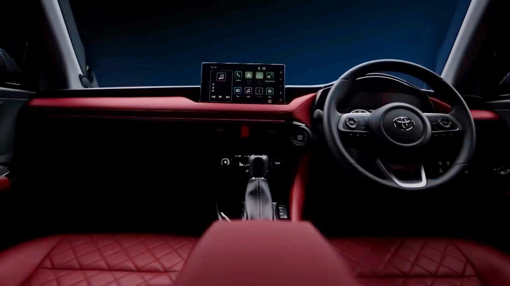 Nội thất bọc da màu đỏ ấn tượng của Toyota Vios 2023